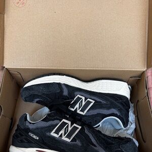 New Balance 1906r Black and Gray Sneakers